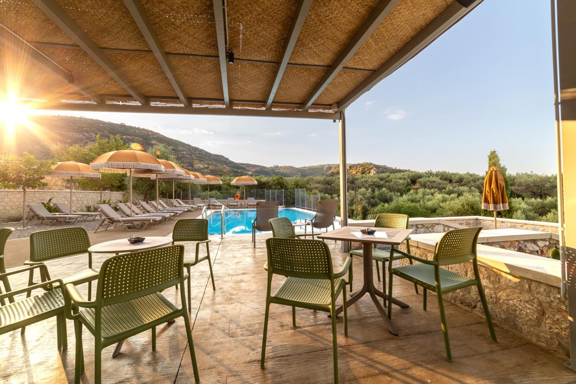 Olympia Zervea Studios With Pool - Apartment Kardhamili Exteriör bild