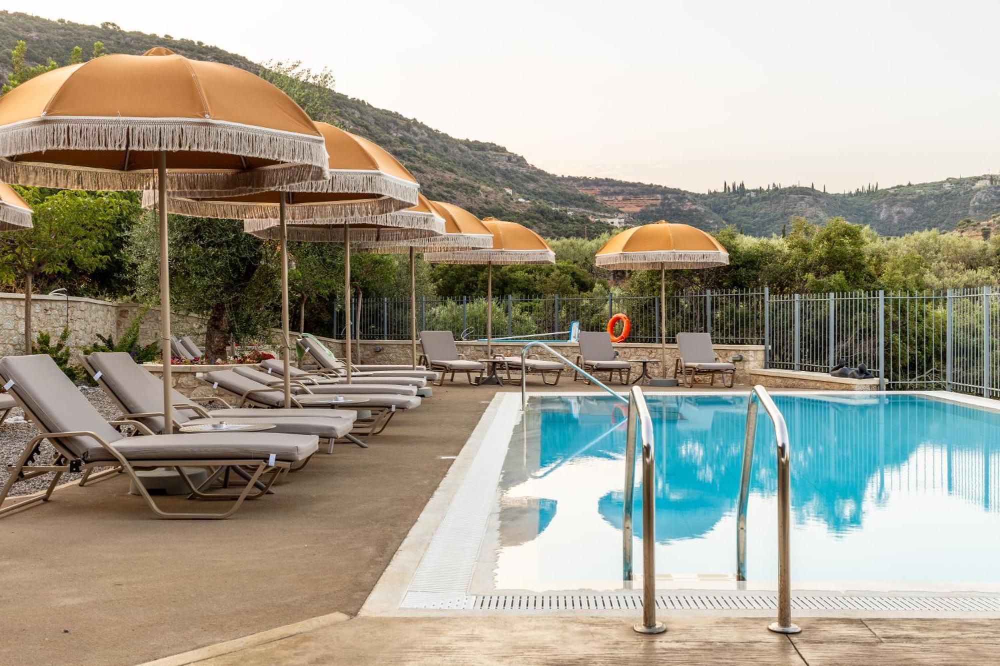 Olympia Zervea Studios With Pool - Apartment Kardhamili Exteriör bild