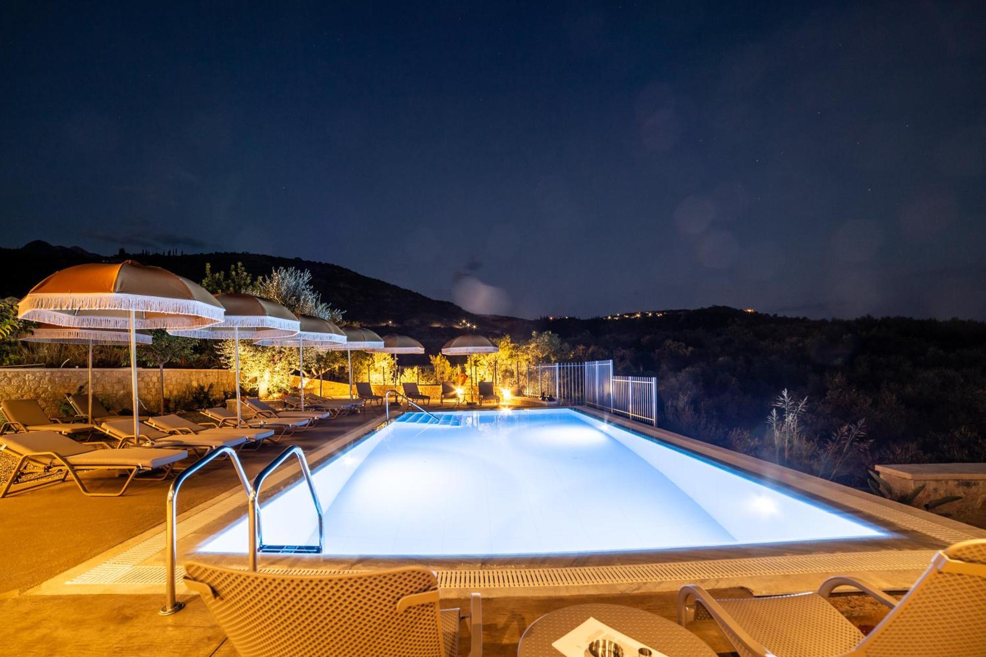 Olympia Zervea Studios With Pool - Apartment Kardhamili Exteriör bild