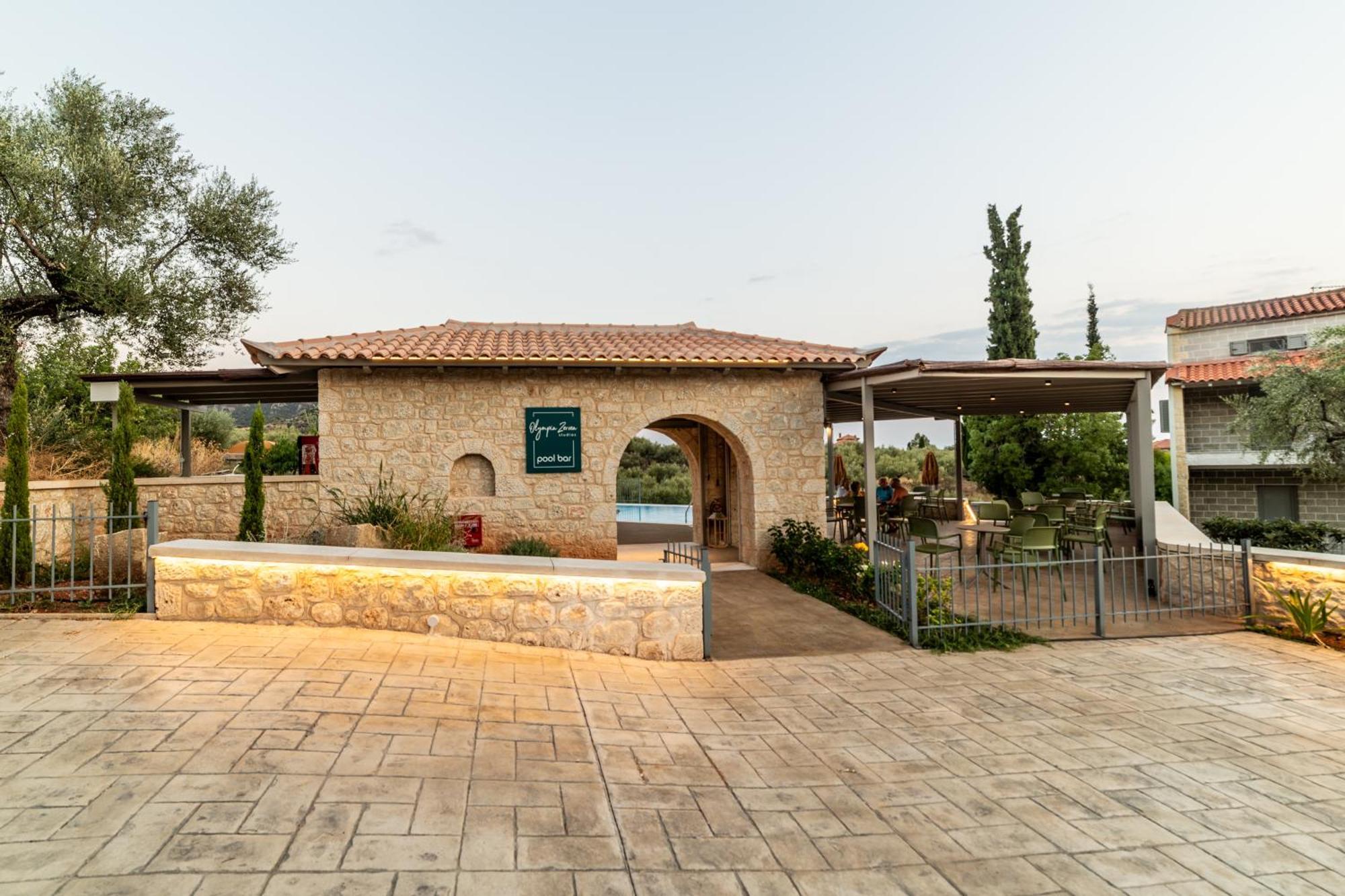 Olympia Zervea Studios With Pool - Apartment Kardhamili Exteriör bild