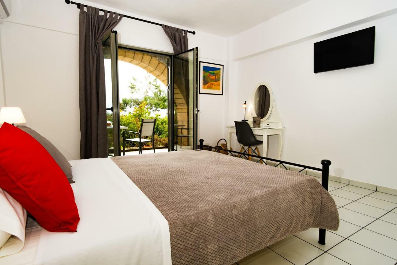 Olympia Zervea Studios With Pool - Apartment Kardhamili Exteriör bild