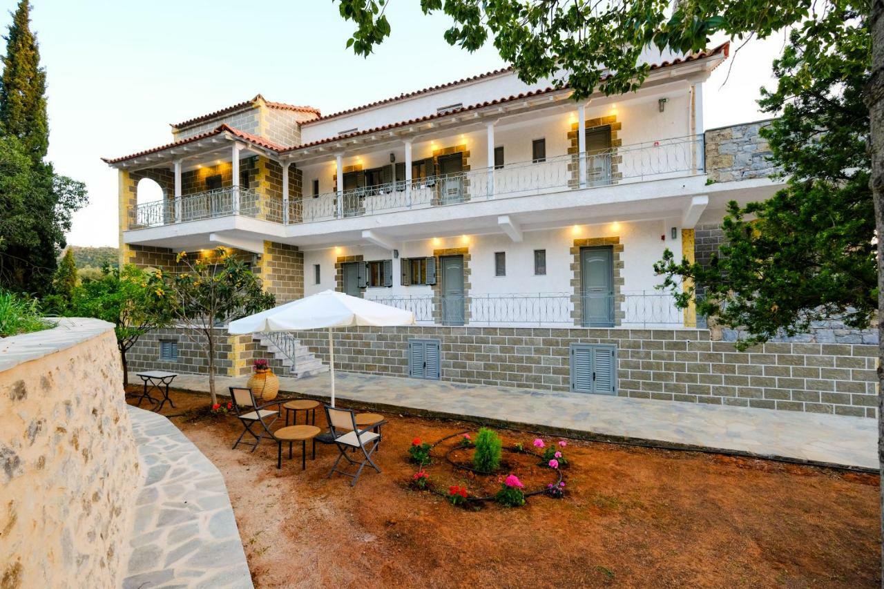 Olympia Zervea Studios With Pool - Apartment Kardhamili Exteriör bild