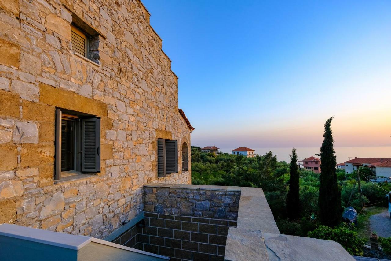 Olympia Zervea Studios With Pool - Apartment Kardhamili Exteriör bild