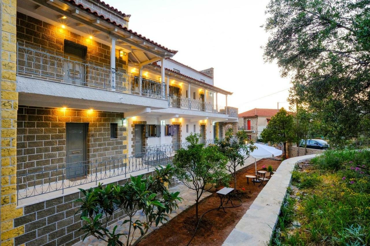 Olympia Zervea Studios With Pool - Apartment Kardhamili Exteriör bild